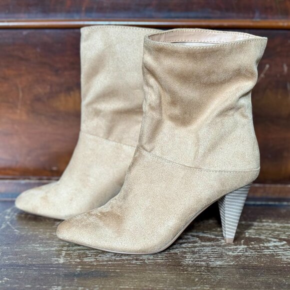 NWOT Women 3” Heel Vegan Tan Suede Ankle Booties Size 6 - Picture 2 of 5